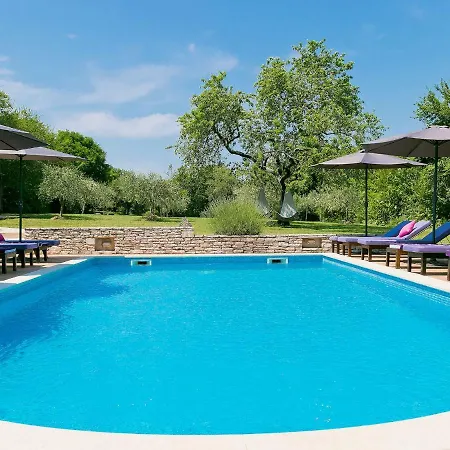 Kapetanova Villa *